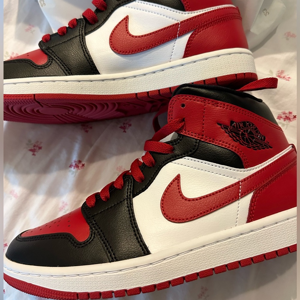 authentic jordan 1  mid in size 8w